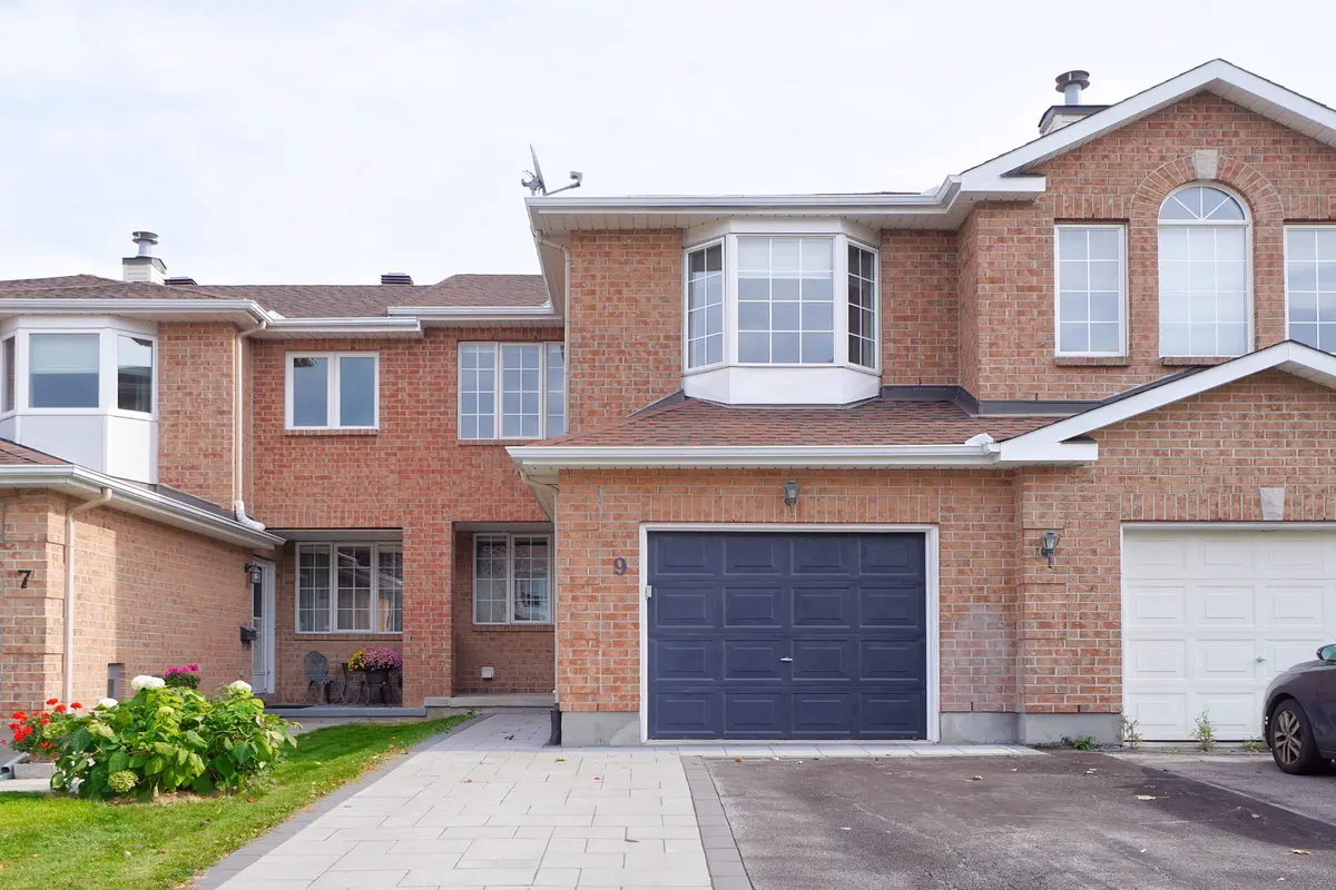 9 ANGUS DR, Kanata, ON K2L 4E6