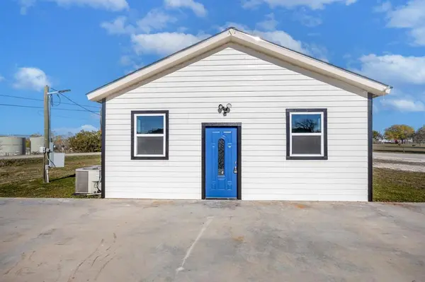 147 Western Lake Drive, Weatherford, TX 76087