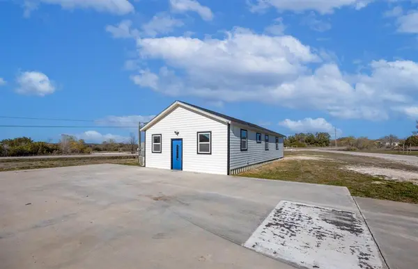 147 Western Lake Drive, Weatherford, TX 76087