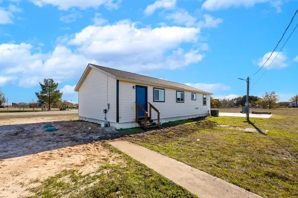 147 Western Lake Drive, Weatherford, TX 76087