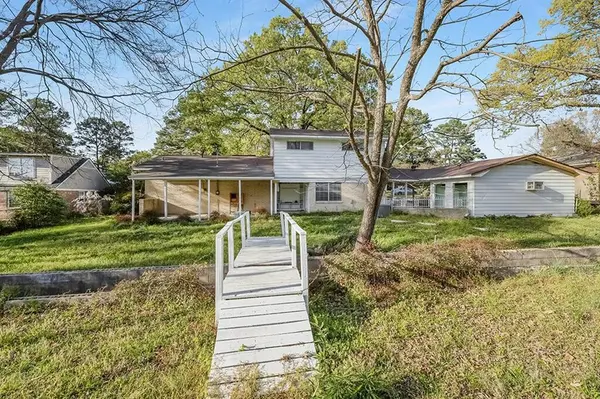 2305 Cherry Hill Road, Texarkana, TX 75503