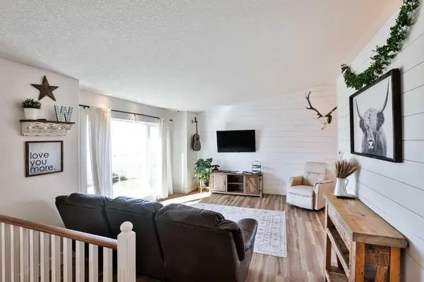 225 E 400 S, Raymond, AB T0K 2S0