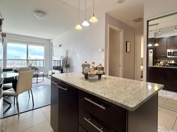 37 Galleria Pkwy #LPH10, Markham, ON L3T 0A5