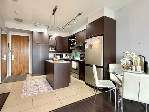 37 Galleria Pkwy #LPH10, Markham, ON L3T 0A5