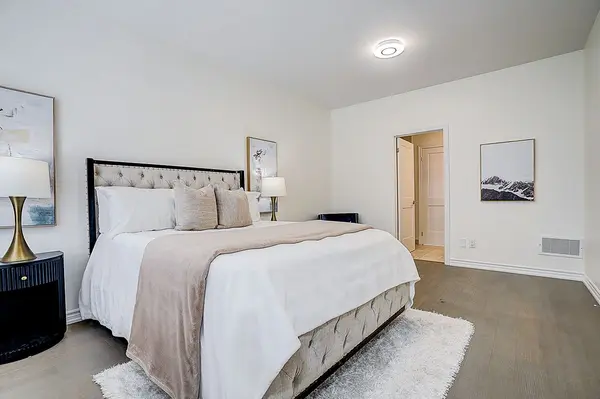 74 Village Pkwy N, Markham, ON L3R 4Z7