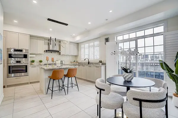 74 Village Pkwy N, Markham, ON L3R 4Z7