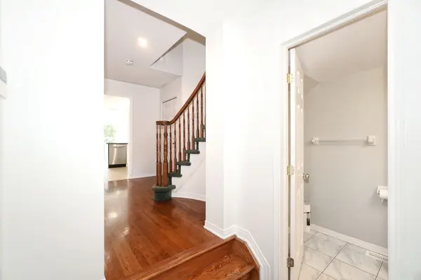 9 ANGUS DR, Kanata, ON K2L 4E6