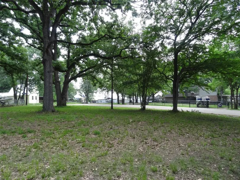 106 Lakewood Drive, Mabank, TX 75156