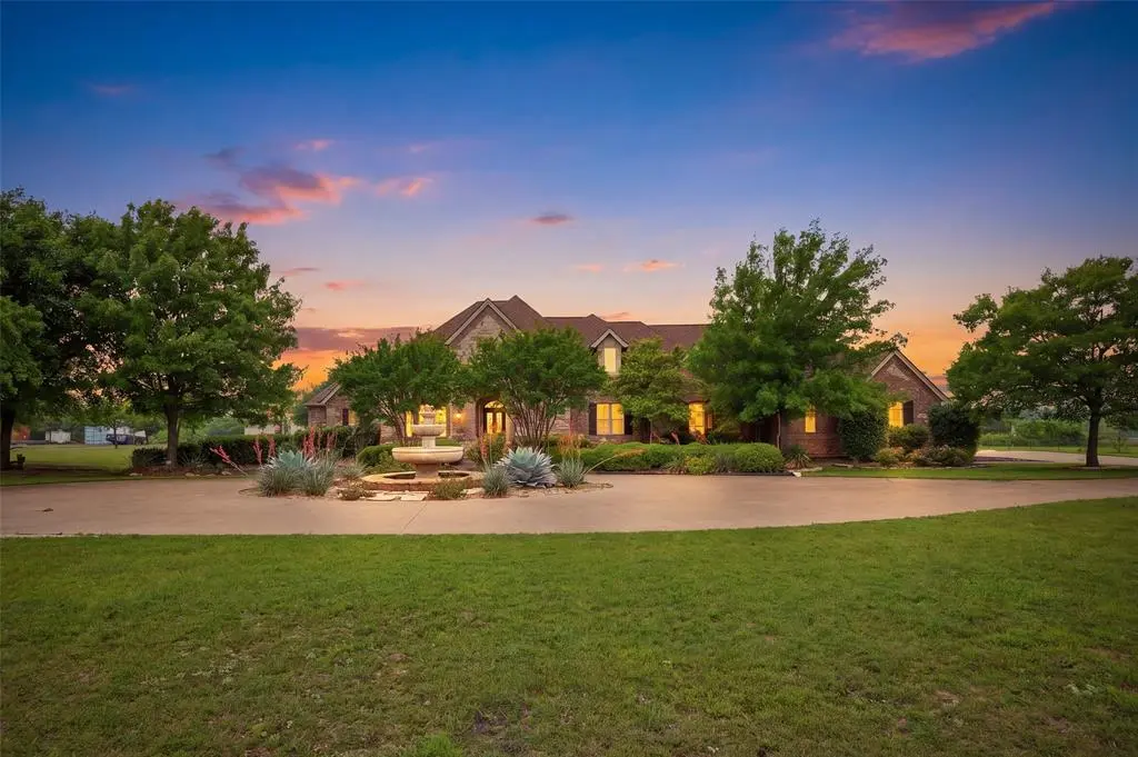 5241 Plainview Road, Midlothian, TX 76065