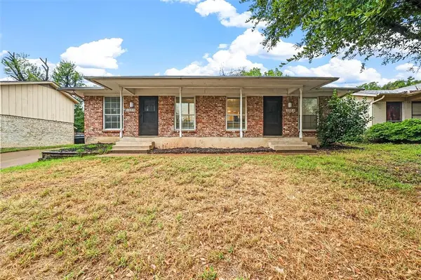 2221 Viewtop Lane #A & B, Arlington, TX 76012