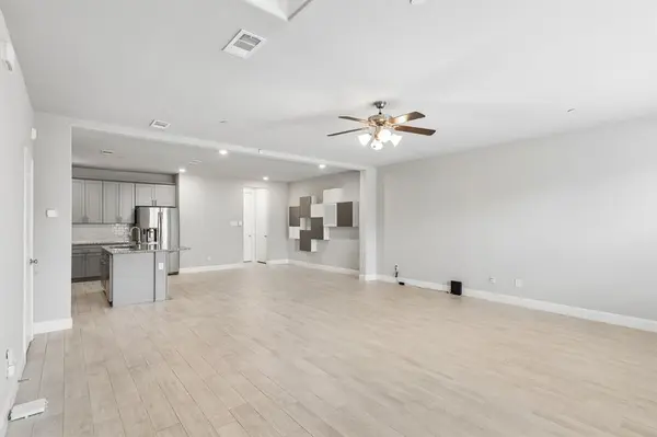 911 Ponds Edge Lane, Euless, TX 76040