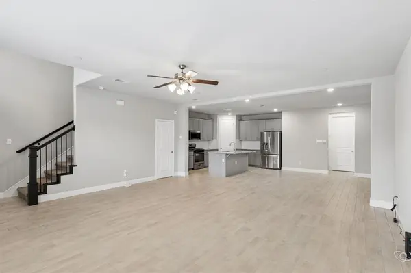 911 Ponds Edge Lane, Euless, TX 76040