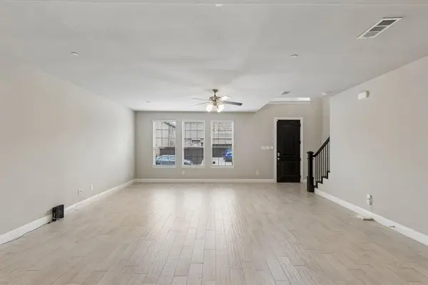 911 Ponds Edge Lane, Euless, TX 76040