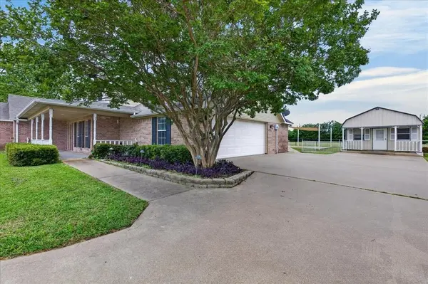 626 E Eubank Street, Mabank, TX 75147