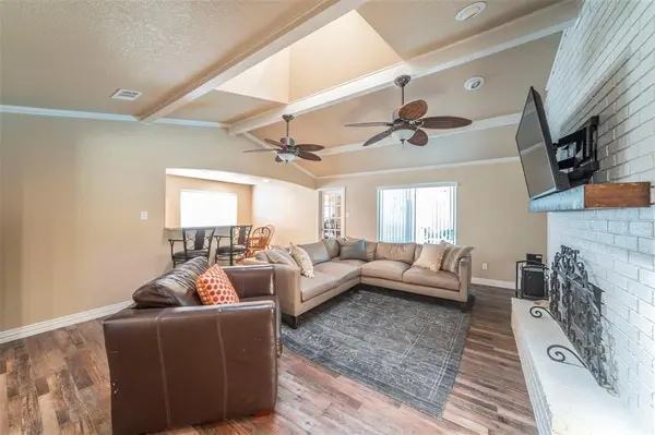 1804 Lincolnshire Drive, Bedford, TX 76021