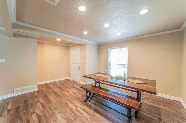 1804 Lincolnshire Drive, Bedford, TX 76021