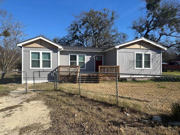 146 Owl Hollow Road, Blum, TX 76627