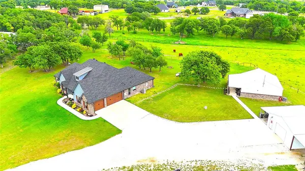 229 Oak Tree Court, Poolville, TX 76487
