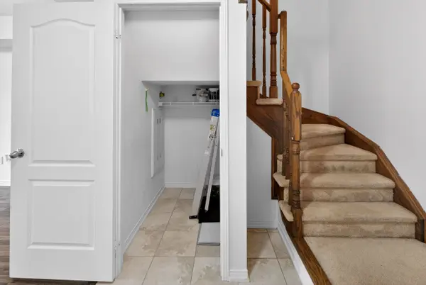 2472 Post RD #8, Oakville, ON L6H 0K1