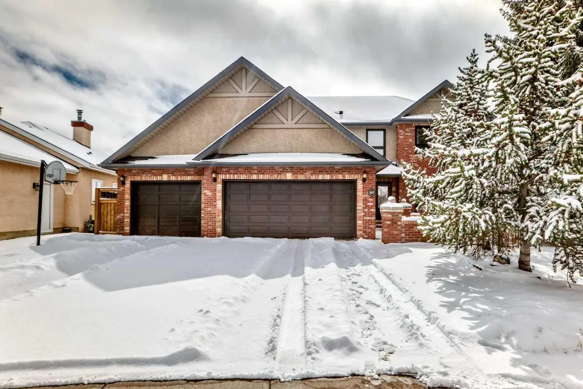 40 Christie Cairn SQ SW, Calgary, AB T3H 2Z2