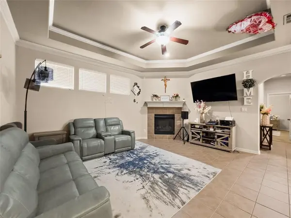 5801 Mira Lago Lane, Arlington, TX 76017