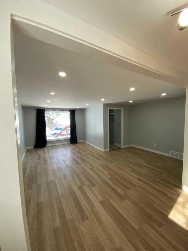 5319 55 ST, Camrose, AB T4V2B9