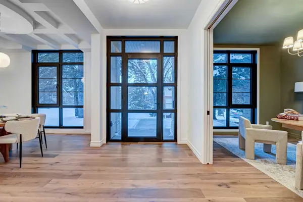 3207 Alfege ST SW, Calgary, AB T2T 3S4