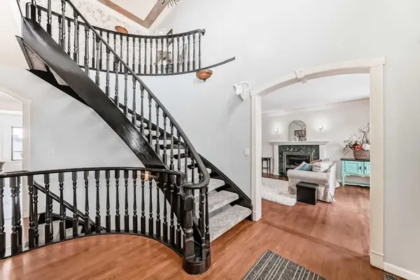 40 Christie Cairn SQ SW, Calgary, AB T3H 2Z2