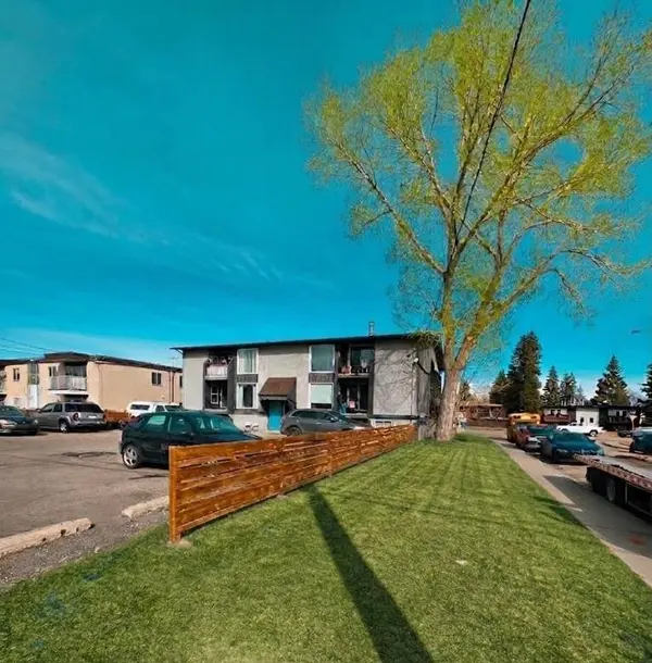 4503 73 ST NW, Calgary, AB T3B 2M3