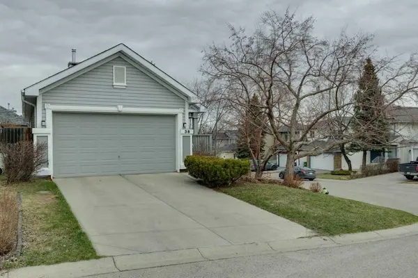 38 Citadel Peak CIR NW, Calgary, AB T3G 4E8