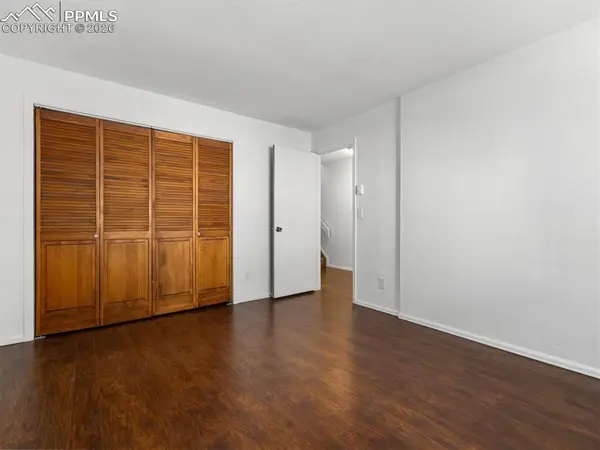 330 Mount View LN, Colorado Springs, CO 80907