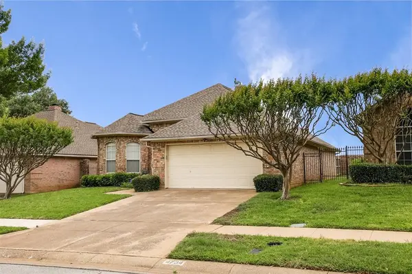 4734 Village Oak Drive, Arlington, TX 76017