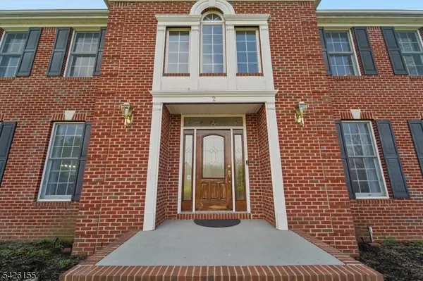 2 Harvest Ln, Washington Twp., NJ 07853