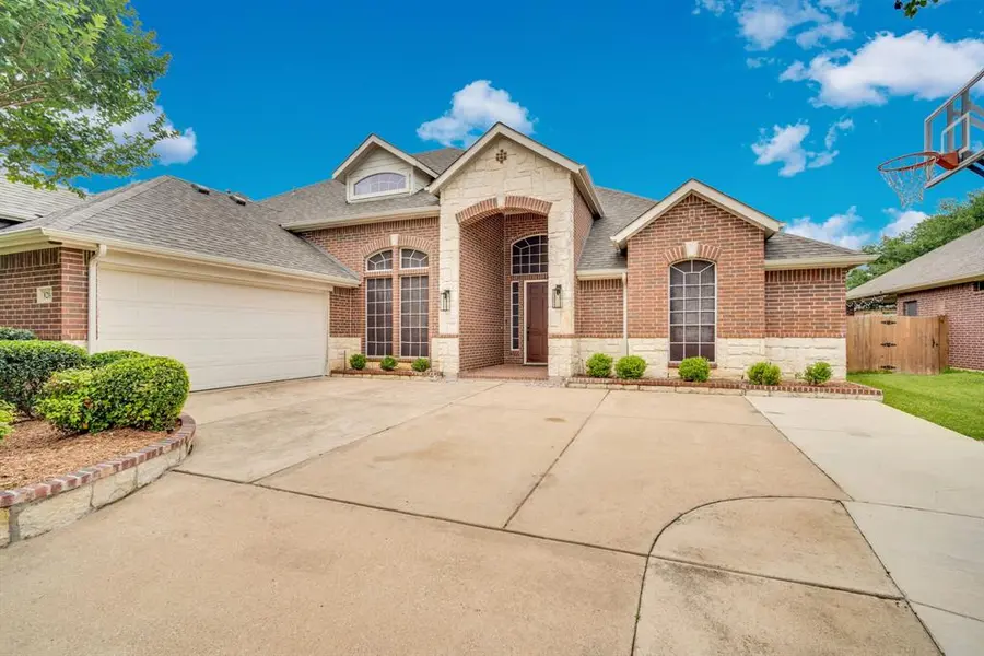 8204 Wildrock Drive, Arlington, TX 76001