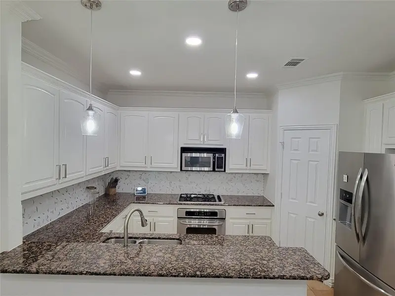 4263 Towne Lake Court, Irving, TX 75061