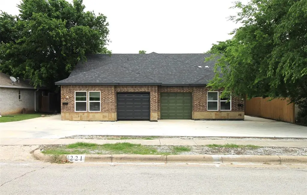 221 San Angelo Avenue #B, Benbrook, TX 76126