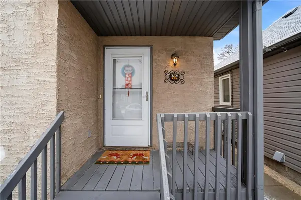 68 Morley AVE, Winnipeg, MB R3L 0X5