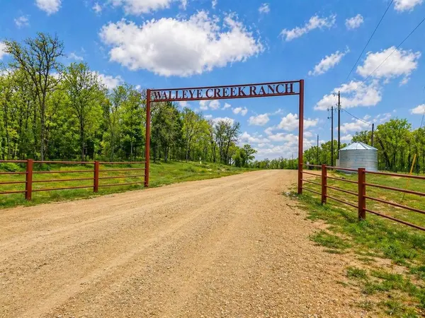 1215 Walleye Creek, Lexington, TX 78947