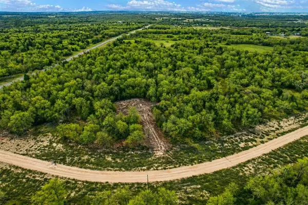 1215 Walleye Creek, Lexington, TX 78947