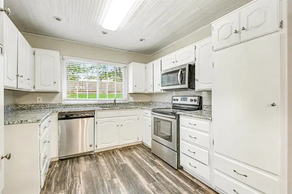 2424 Meadow Creek, Bedford, TX 76021