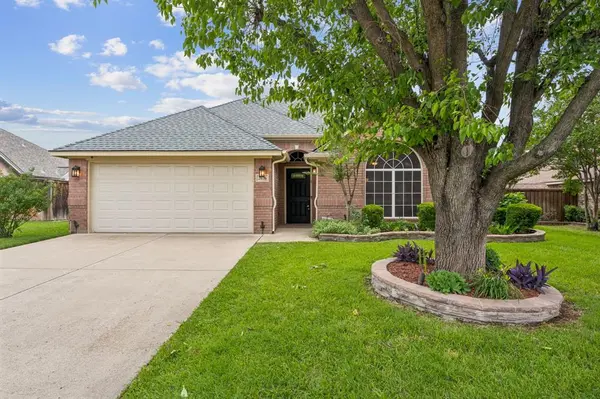 2676 Bent Tree Drive, Hurst, TX 76054