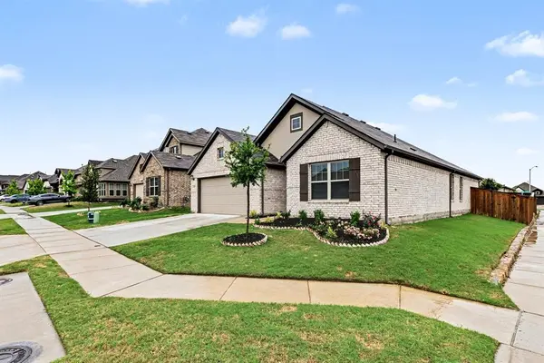 157 Greenback Trail, Fort Worth, TX 76131