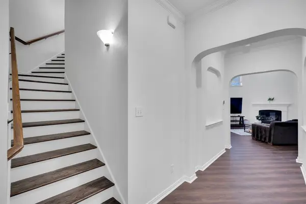 8204 Wildrock Drive, Arlington, TX 76001