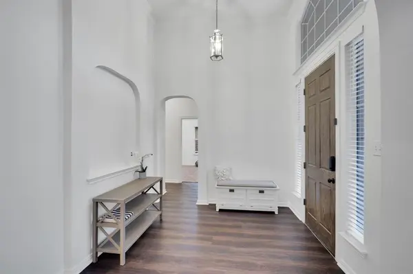 8204 Wildrock Drive, Arlington, TX 76001