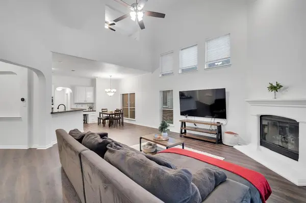 8204 Wildrock Drive, Arlington, TX 76001