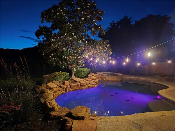 210 Victory Lane, Mansfield, TX 76063