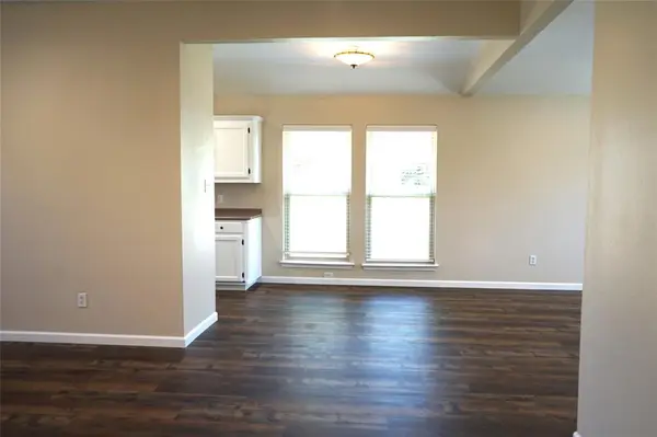 6322 Woolwich Drive, Arlington, TX 76001