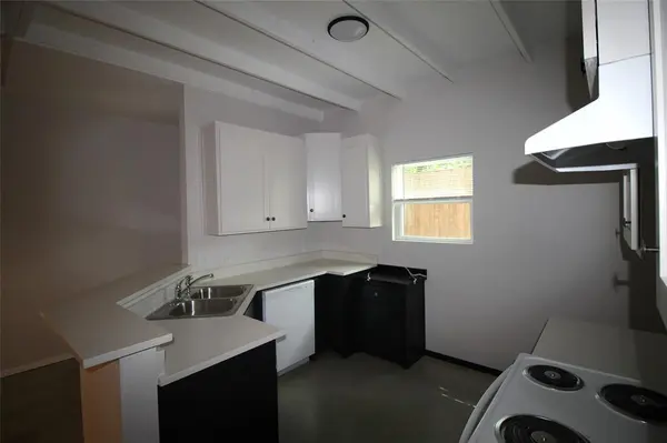 221 San Angelo Avenue #B, Benbrook, TX 76126