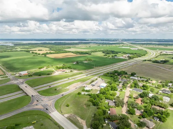 5153 N HWY 6, Woodway, TX 76712