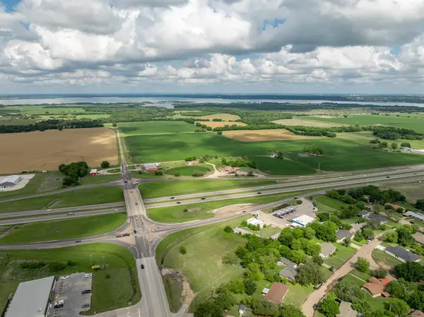 5153 N HWY 6, Woodway, TX 76712